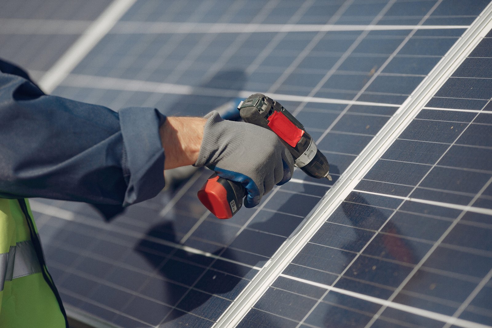 Transforma tu comunidad con energías renovables: Ahorro y sostenibilidad para el futuro